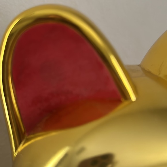 A maneki-neko (beckoning cat) for good luck - Picture 4 of 7